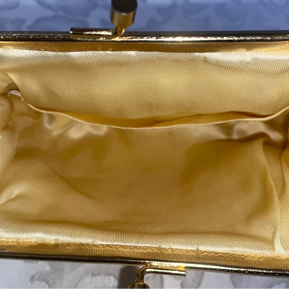 Vintage Golden Beaded Purse, Made in Hong Kong - Picture 6 of 7